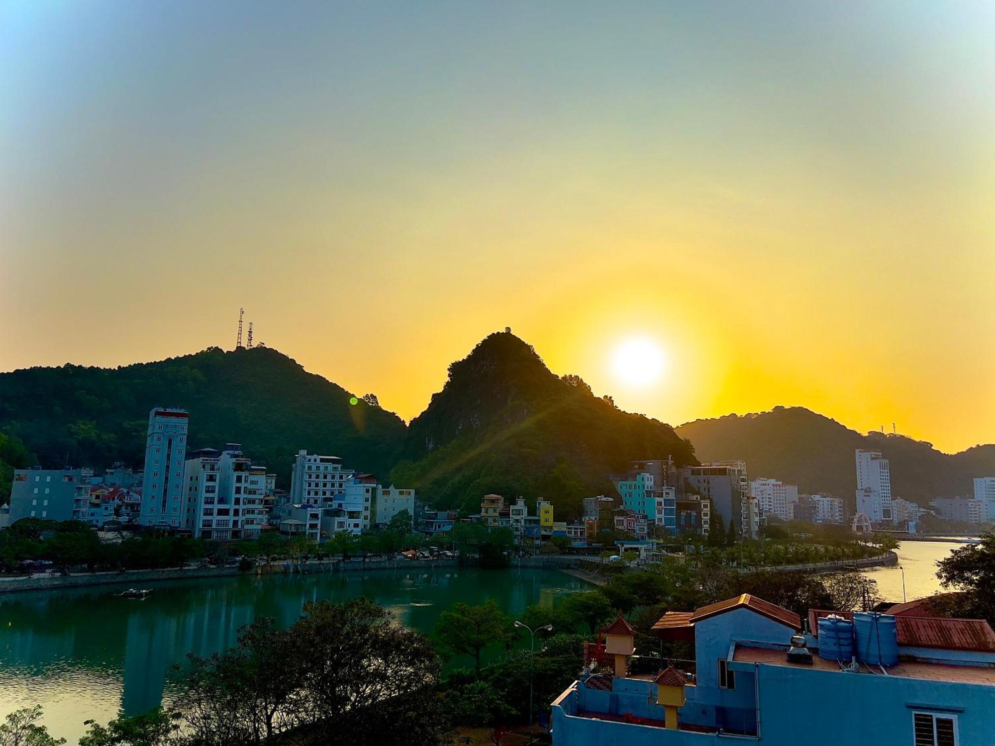 Tung Quang Hotel Dong Khe Sau Eksteriør bilde
